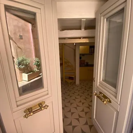 A-rea 73132- Renovated House In Heart Of Old Town Apartment